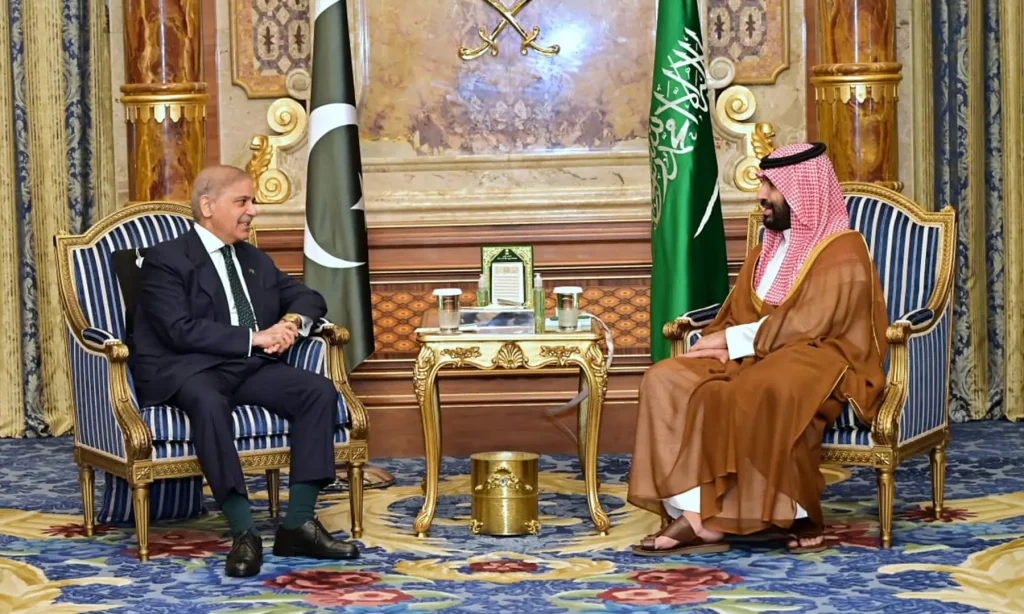 وزیراعظم شہباز شریف کی سعودی ولی عہد محمد بن سلمان سے دو گھنٹے طویل ملاقات، ابھرتی ہوئی علاقائی صورتحال پر تفصیلی تبادلہ خیال،امن کیلئے پاکستان کی کوششوں پر اعتماد میں لیا
