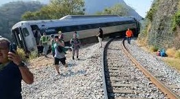 میکسیکو ، ٹرین پٹری سے اترنے کے باعث 13 افراد ہلاک، 98 زخمی