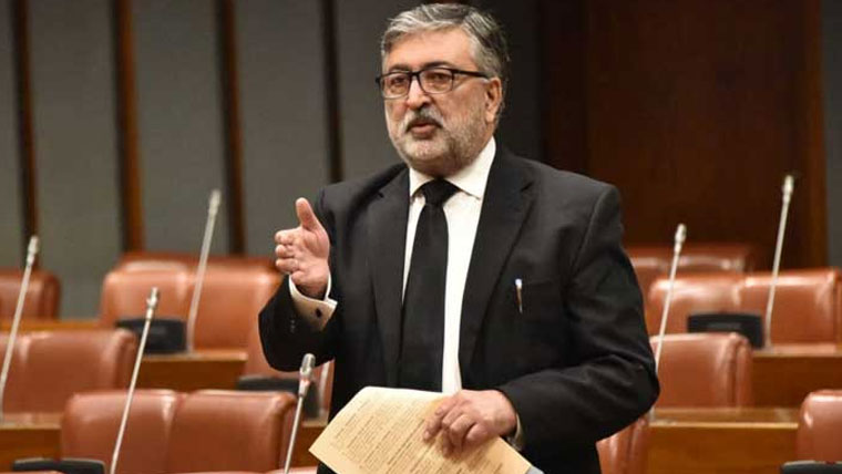 پنجاب حکومت بلوچستان کے طلبہ کے میڈیکل کوٹہ کے خاتمے کے فیصلے پر نظرِ ثانی کرے،سینیٹر کامران مرتضیٰ