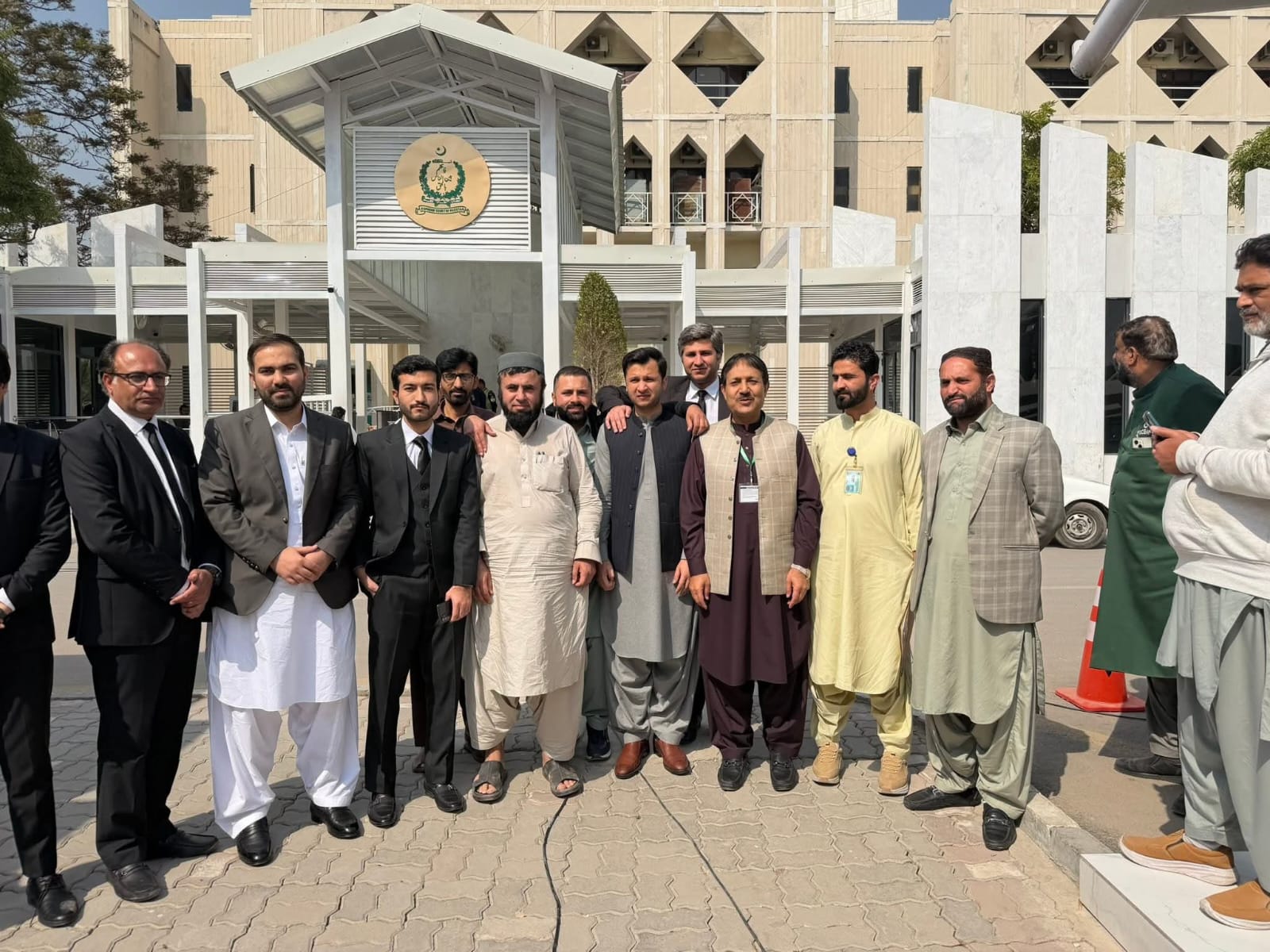 سپریم کورٹ کا الیکشن کمیشن کو این اے 251 سے خوشحال کاکڑ کا نوٹیفکیشن جاری کرنے کا حکم