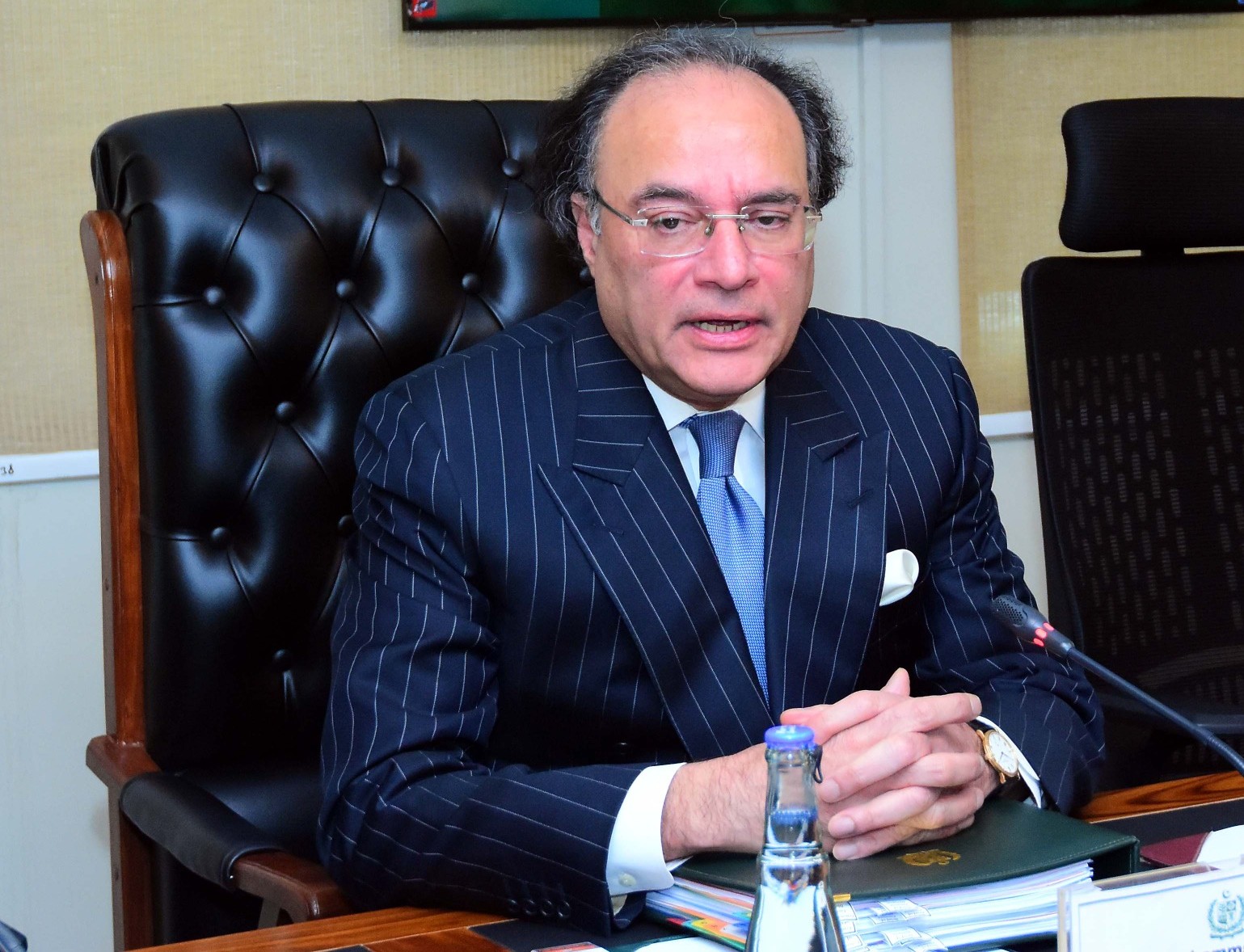 فوری طور پر رسد کا کوئی دبائو نہیں،پاکستان کی توانائی سپلائی چین مستحکم اور مکمل طور پر فعال ہے، حکومت اعلیٰ ترین سطح پر صورتحال کی قریبی نگرانی کر رہی ہے،پٹرول کی قیمتوں کی نگرانی کے لیے قائم کمیٹی کووزیرخزانہ کی بریفنگ