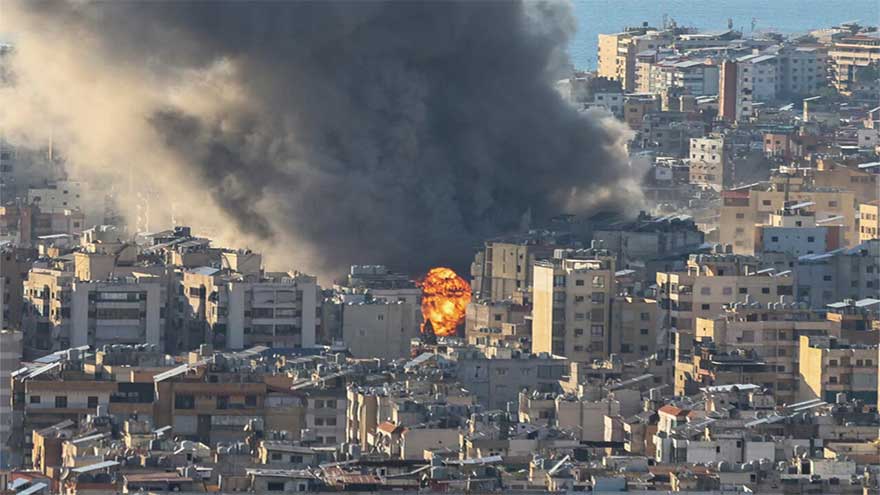 سعودی دارالحکومت ریاض میں زور دار دھماکوں کے بعد امریکی سفارت خانے کی عمارت میں آگ لگ گئی ، صدر ٹرمپ کا جلد جواب دینے کا اعلان