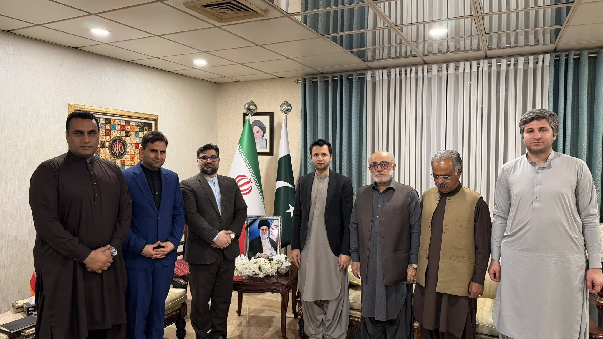 پشتونخوانیپ کے چیئرمین و ایم این اے خوشحال خان کاکڑ کاایرانی سفارتخانے کا دورہ ، ایرانی سفیر سے اظہار تعزیت