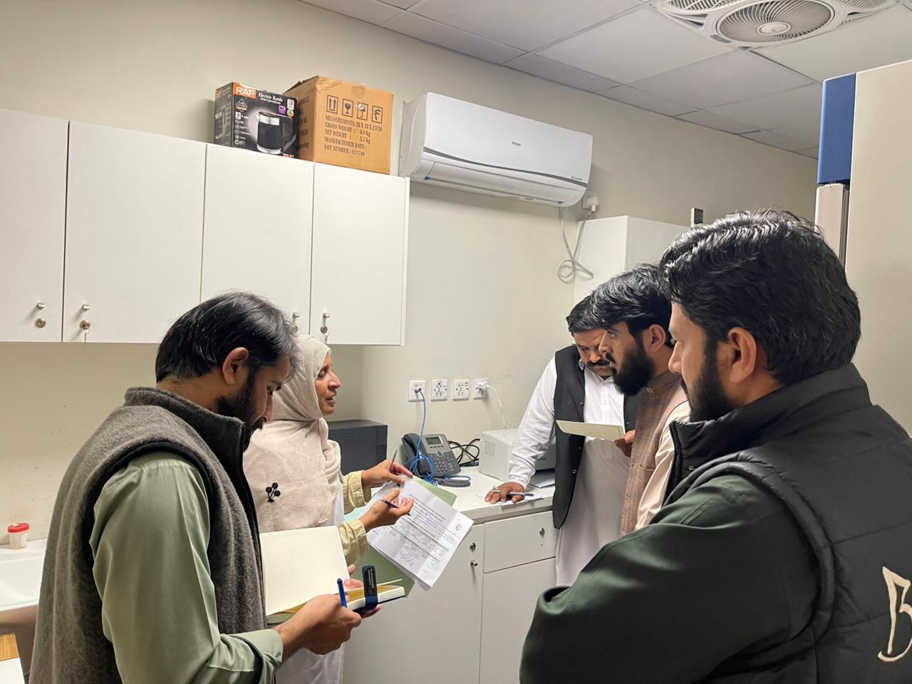 بلوچستان ہیلتھ کیئر کمیشن کی کوئٹہ میں کارروائیاں، تین کلینکس پر جرمانے، لیبارٹری کا اچانک معائنہ