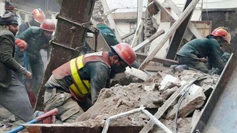 رحیم یار خان: دکان کی چھت گرنے سے آٹھ خواتین ہلاک، 30 زخمی