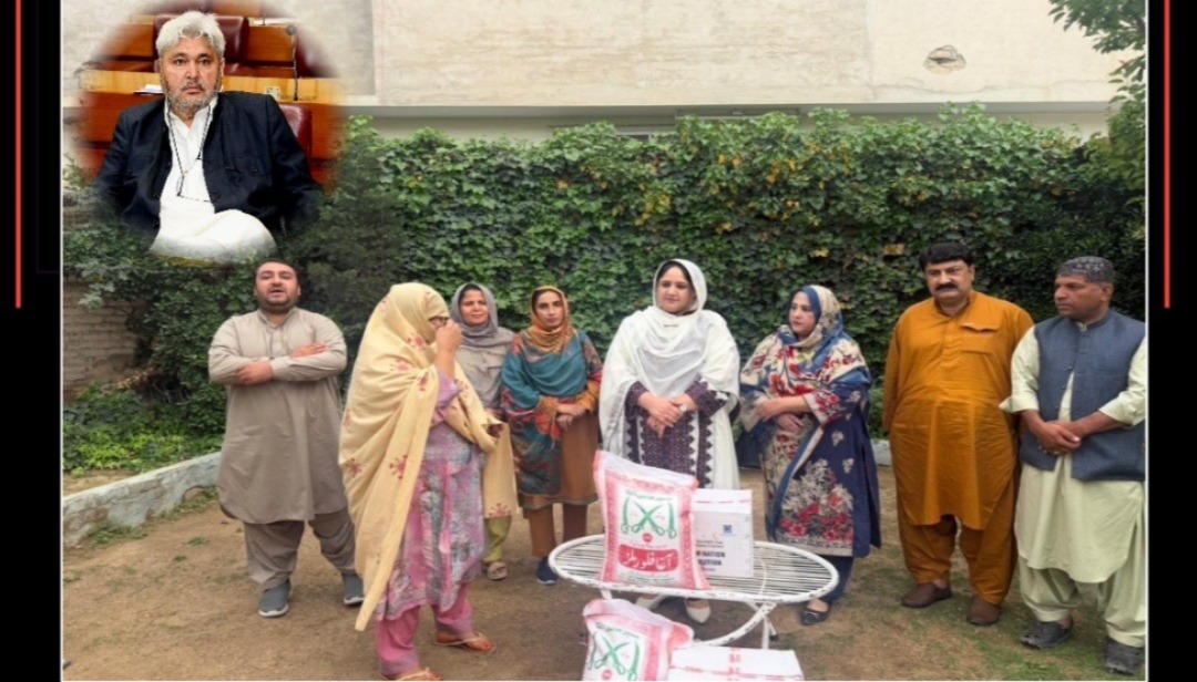 جمال شاہ کاکڑ کے تعاون سے مستحق خواتین میں راشن تقسیم کرنے پر اختر بی بی کا خراجِ تحسین