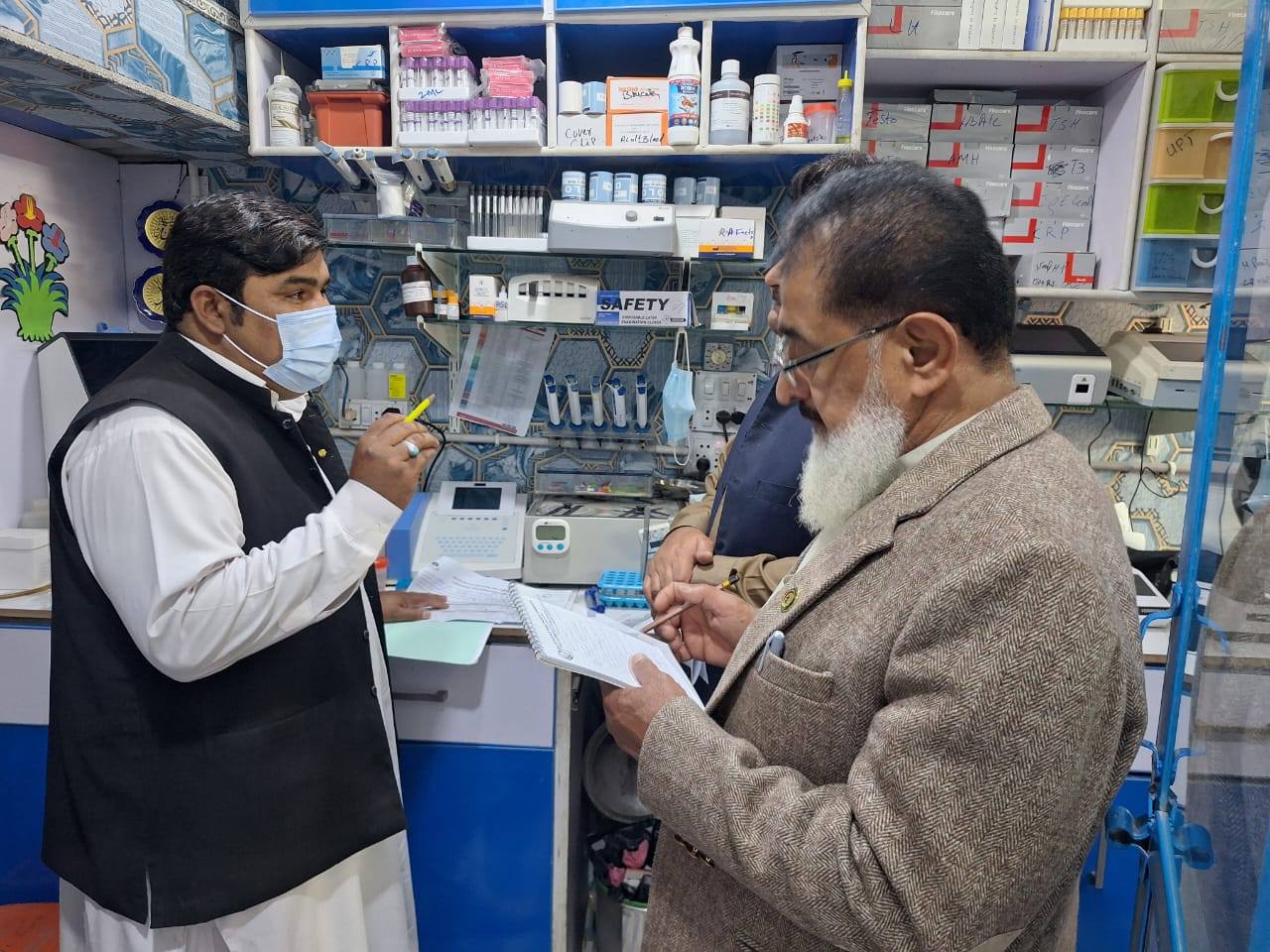 کوئٹہ میں بی ایچ سی سی کی لیبارٹریوں کا اچانک معائنہ، رجسٹریشن اور لائسنس کے عمل کا جائزہ
